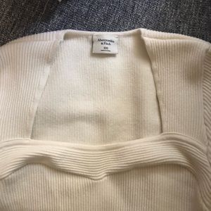 Abercrombie & Fitch cream cropped sweater.  Size XXS